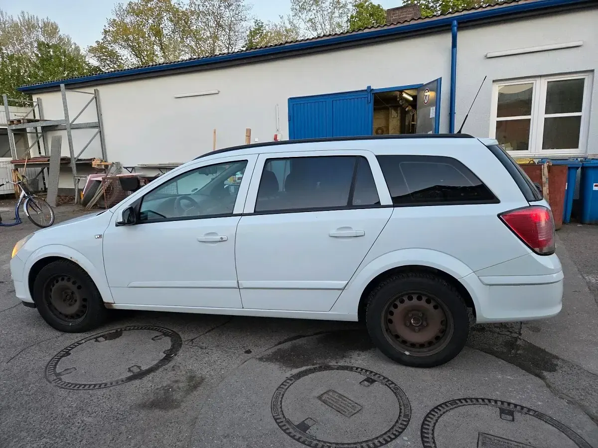 Używany Opel Astra 150 KM (110 kW) 2005 Biały Kombi