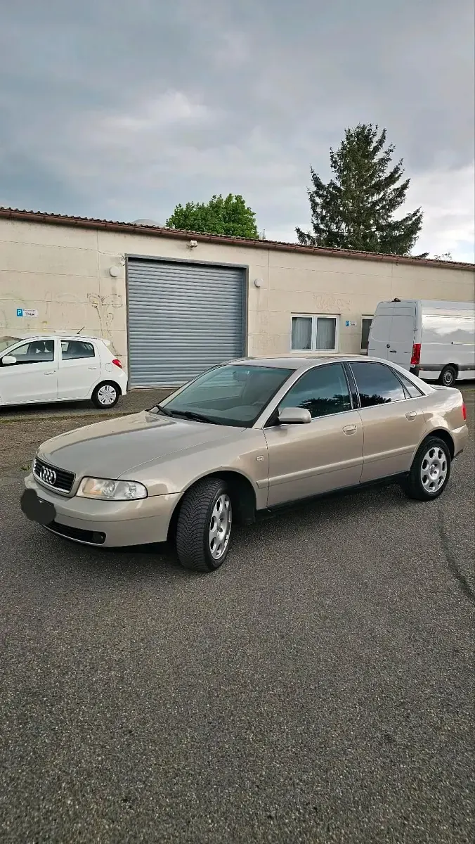 Second-hand Audi A4 160 CP (117 kW) 1999 Galben Berlinǎ