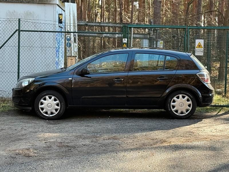 Gebraucht Opel Astra 105 PS (77 kW) 2005 Schwarz Limousine