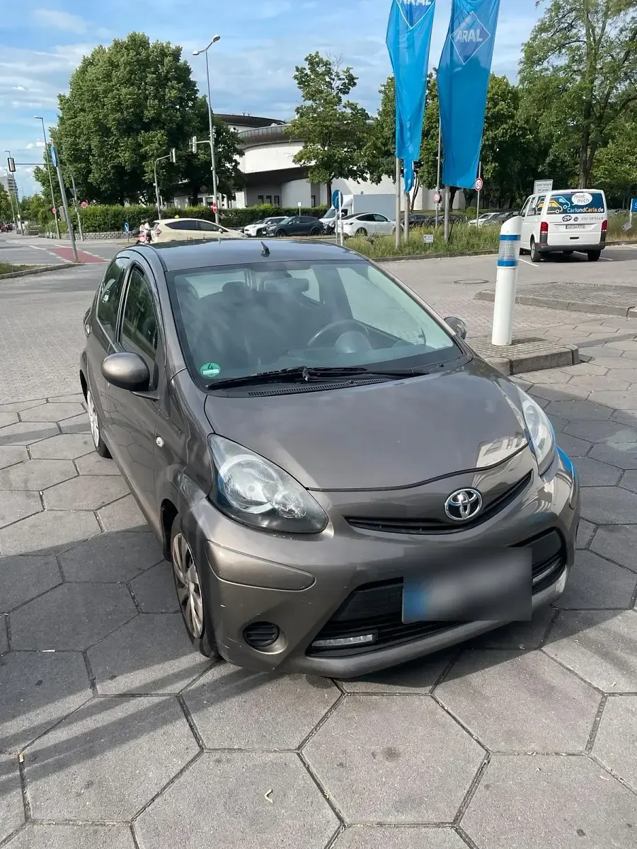 Gebraucht Toyota Aygo 68 PS (50 kW) 2012 Braun Kleinwagen