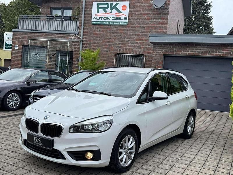 Weiß Gebraucht 2015 BMW 218 Active Tourer Sport Line Van / Kleinbus | 9.500 € (Fairer Preis) - Bild 1/4