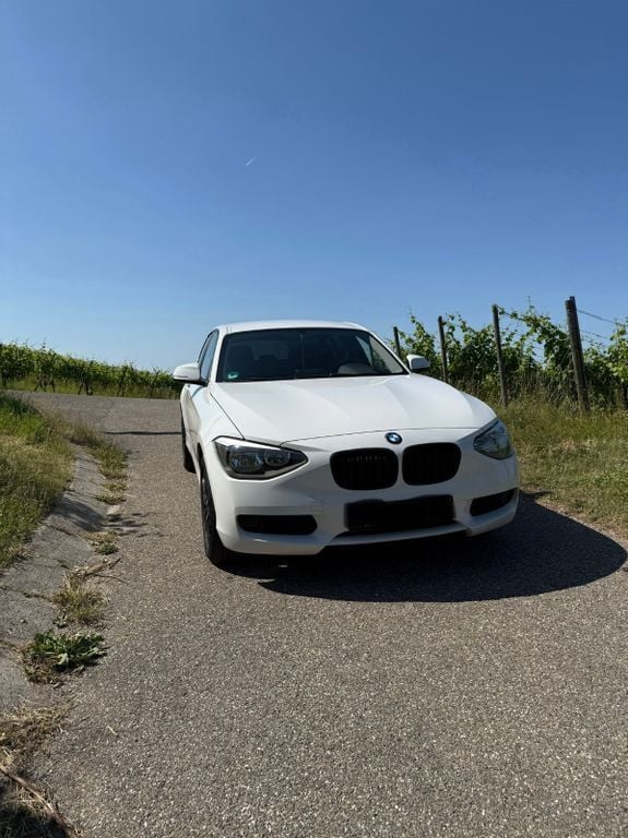 Weiß Gebraucht 2013 BMW 114 Kleinwagen | 6.000 € (Guter Preis) - Bild 1/4
