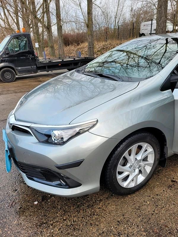 Gebraucht Toyota Auris 116 PS (85 kW) 2017 Grau Limousine
