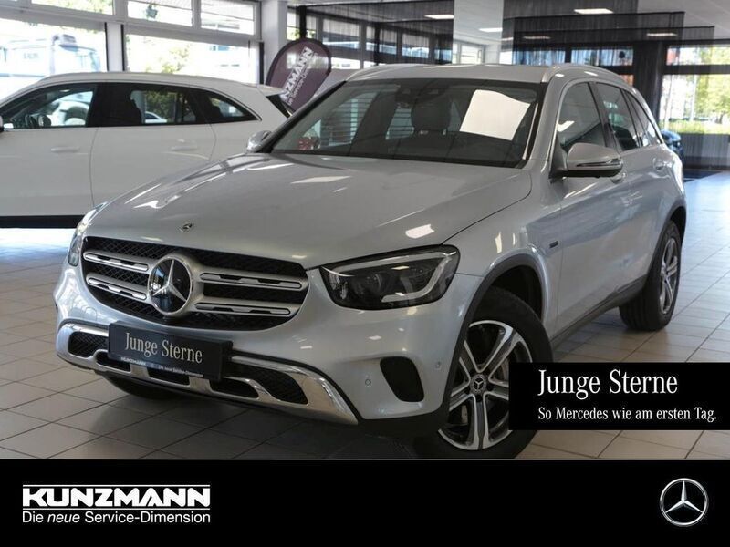 Hightechsilber metallic metallic Gebraucht 2021 Mercedes GLC300e Exclusive SUV | 33.460 € (Superpreis) - Bild 1/4