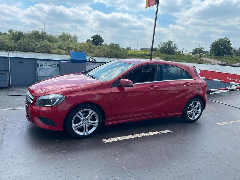 Rot Gebraucht 2012 Mercedes A180 Kleinwagen | 7.600 € (Guter Preis) - Bild 1/4