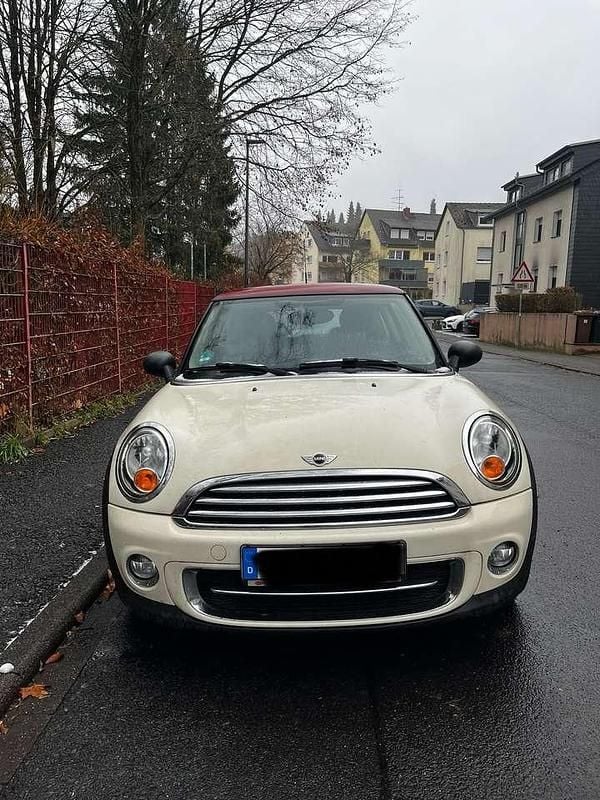 Weiß Gebraucht 2013 Mini ONE Kleinwagen | 8.500 € (Teuer) - Bild 1/4