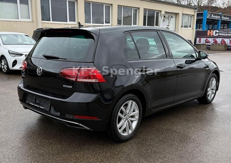 Gebraucht VW Golf VII Comfortline 131 PS (96 kW) 2019 Schwarz Kleinwagen