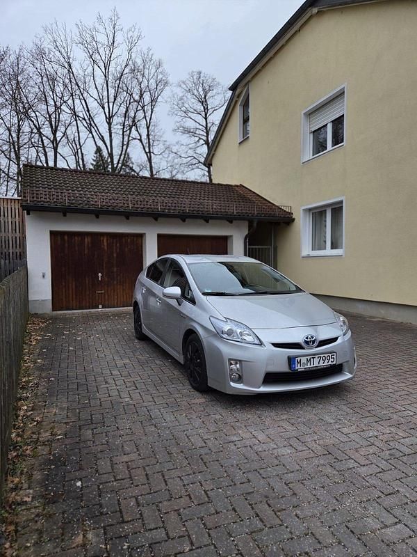 Gebraucht Toyota Prius 136 PS (100 kW) 2010 Silber Kleinwagen
