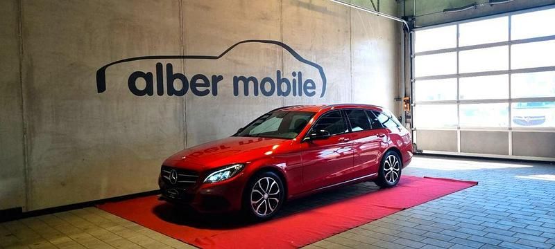 Rot Gebraucht 2016 Mercedes C220 Avantgarde Limousine | 19.990 € (Fairer Preis) - Bild 1/4