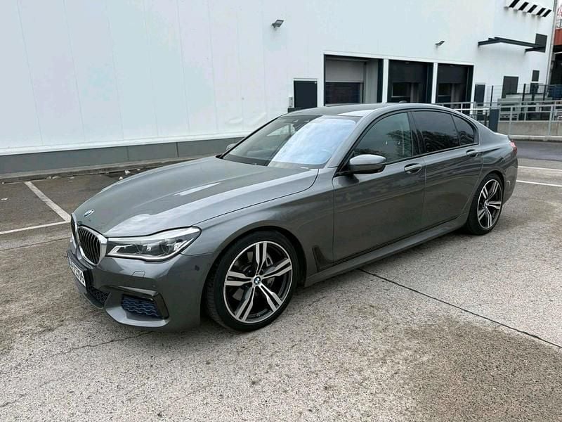 Gebraucht BMW 730 M Sport 265 PS (194 kW) 2016 Grau Limousine