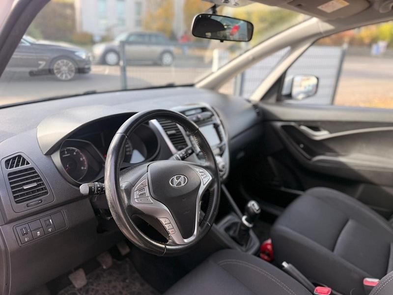 Gebraucht Hyundai ix20 116 PS (85 kW) 2015 Weiß Kleinwagen