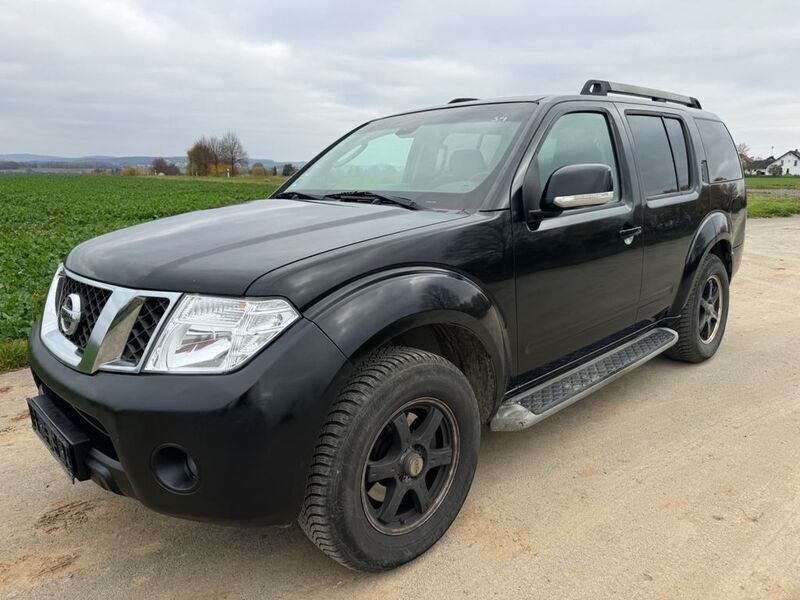 Schwarz Gebraucht 2011 Nissan Pathfinder SE SUV | 5.999 € - Bild 1/4