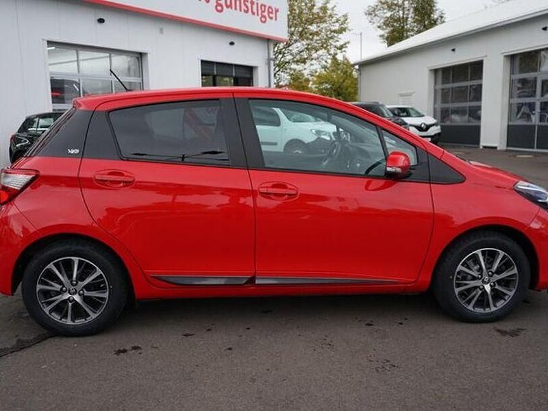 Gebraucht Toyota Yaris 111 PS (81 kW) 2019 Rot Kleinwagen