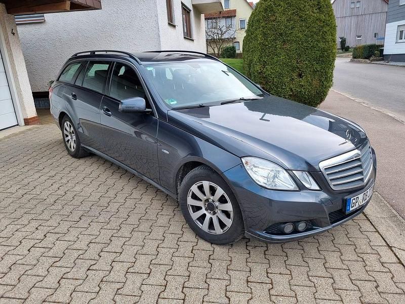 Gebraucht Mercedes E200 136 PS (100 kW) 2010 Grau Limousine
