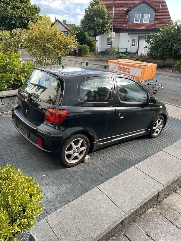 Schwarz Gebraucht 2003 Toyota Yaris Sport Kleinwagen | 1.350 € (Superpreis) - Bild 1/4