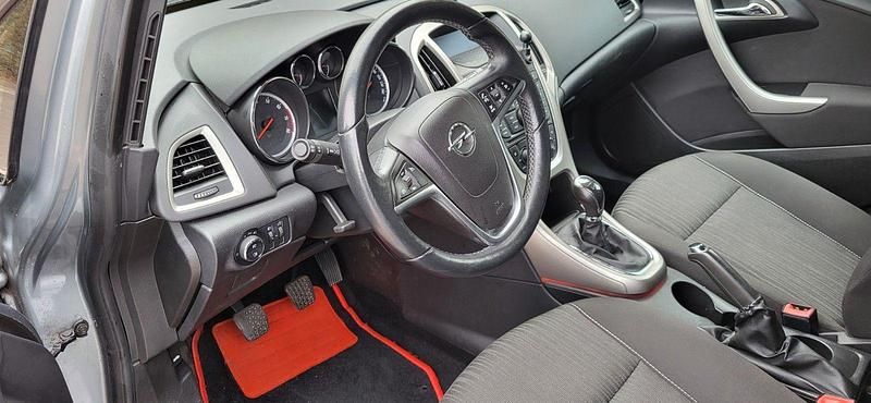 Gebraucht Opel Astra Design Edition 120 PS (88 kW) 2011 Grau Kombi