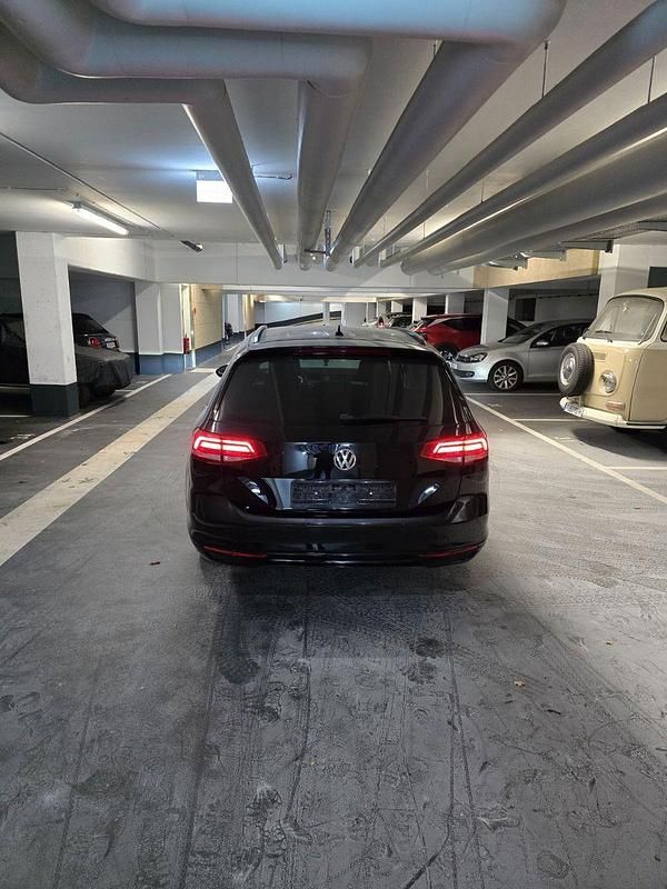 Gebraucht VW Passat 150 PS (110 kW) 2018 Schwarz Kombi