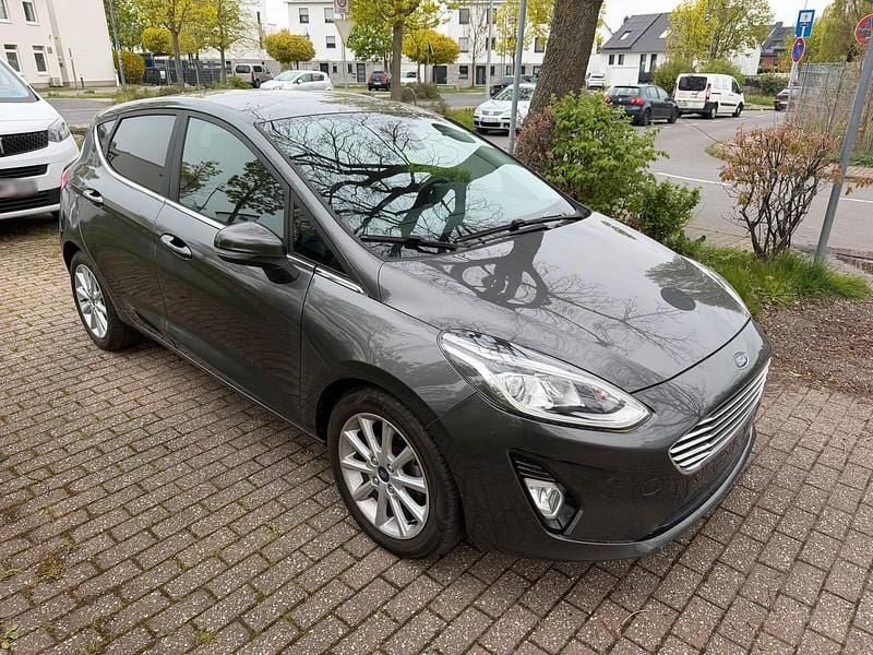 Gebraucht Ford Fiesta 101 PS (74 kW) 2017 Grau Limousine