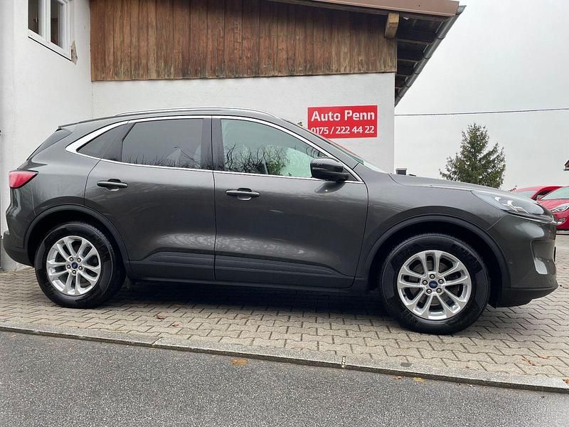 Grau Gebraucht 2020 Ford Kuga Titanium SUV | 17.990 € (Superpreis) - Bild 1/4
