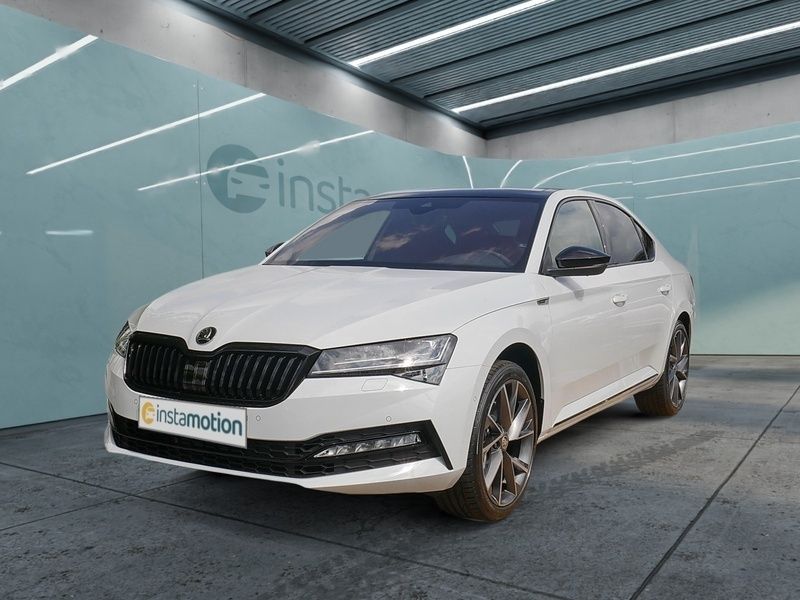 Weiß Gebraucht 2023 Skoda Superb SportLine Limousine | 47.470 € (Fairer Preis) - Bild 1/4
