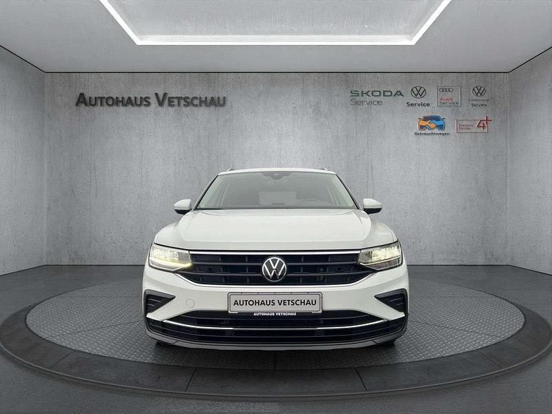 Gebraucht VW Tiguan Move 122 PS (89 kW) 2023 Weiß SUV