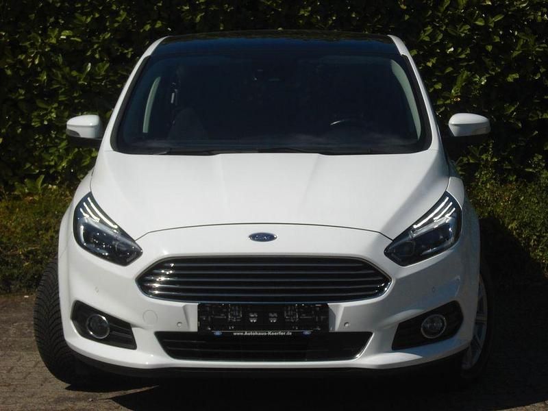 Weiß Gebraucht 2019 Ford S-MAX Titanium Van / Kleinbus | 16.900 € (Superpreis) - Bild 1/4