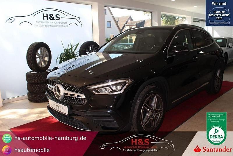 Nachtschwarz unilack Gebraucht 2021 Mercedes GLA250 AMG line SUV | 33.900 € (Fairer Preis) - Bild 1/4