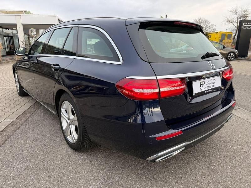Gebraucht Mercedes E220 Avantgarde 194 PS (142 kW) 2016 Blau Kombi