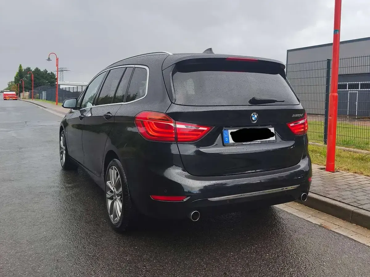 Gebraucht BMW 220 Gran Tourer Luxury Line 190 PS (139 kW) 2016 Schwarz Van / Kleinbus