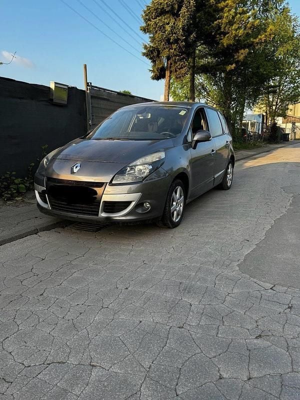 Grau Gebraucht 2009 Renault Mégane GrandTour Kombi | 2.450 € (Guter Preis) - Bild 1/4
