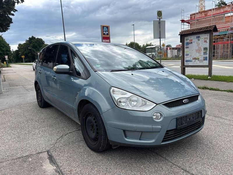 Gebraucht Ford S-MAX Titanium 140 PS (102 kW) 2010 Grau Van / Kleinbus