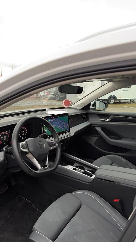 Gebraucht VW Passat Business+ 150 PS (110 kW) 2024 Weiß Kombi