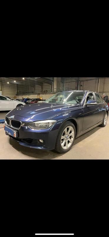 Gebraucht BMW 325 218 PS (160 kW) 2013 Blau Limousine