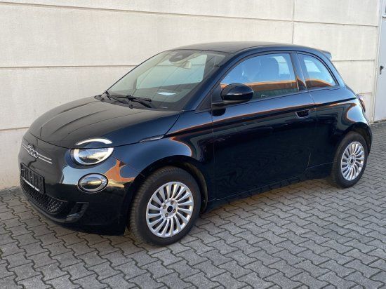 Gebraucht Fiat 500e Action 69 kW (95 PS) 2022 Onyx schwarz Kleinwagen