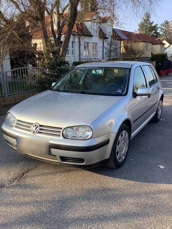 Second-hand VW Golf IV 75 CP (55 kW) 2001 Argintiu Berlinǎ