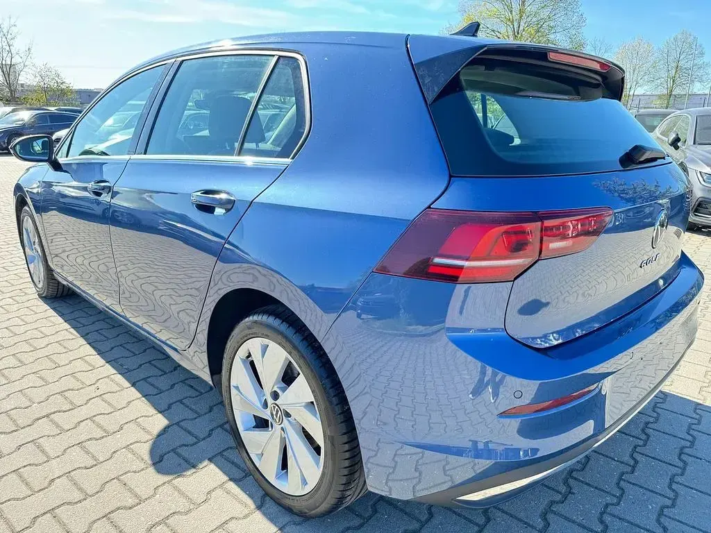 Second-hand VW Golf VIII Style 150 CP (110 kW) 2025 Albastru Berlinǎ
