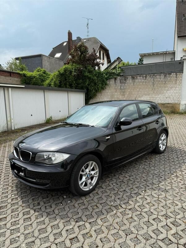 Schwarz Gebraucht 2011 BMW 116 Kleinwagen | 4.199 € (Guter Preis) - Bild 1/4