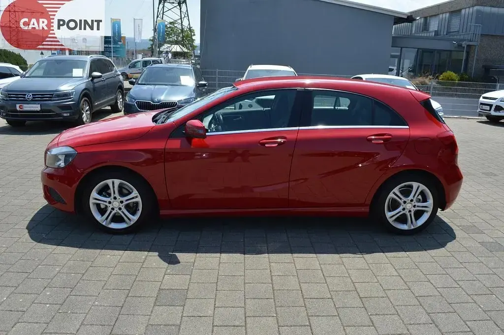 Gebraucht Mercedes A180 109 PS (80 kW) 2014 Rot Limousine