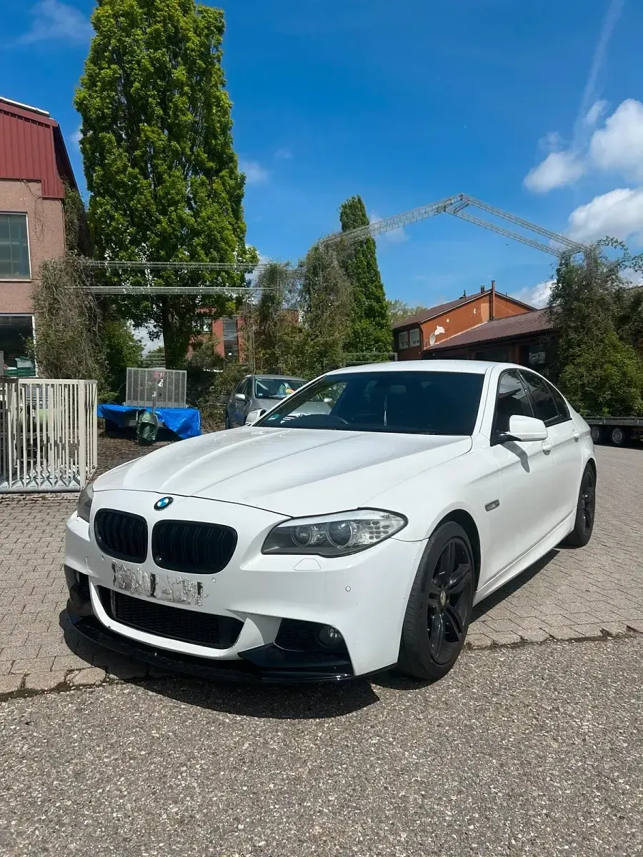 Gebraucht BMW 520 M Sport 184 PS (135 kW) 2013 Weiß Limousine