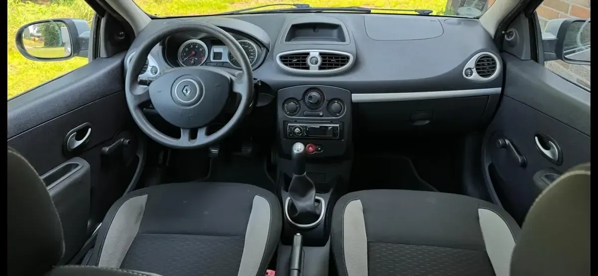 Gebraucht Renault Clio II Expression 101 PS (74 kW) 2010 Grau Limousine