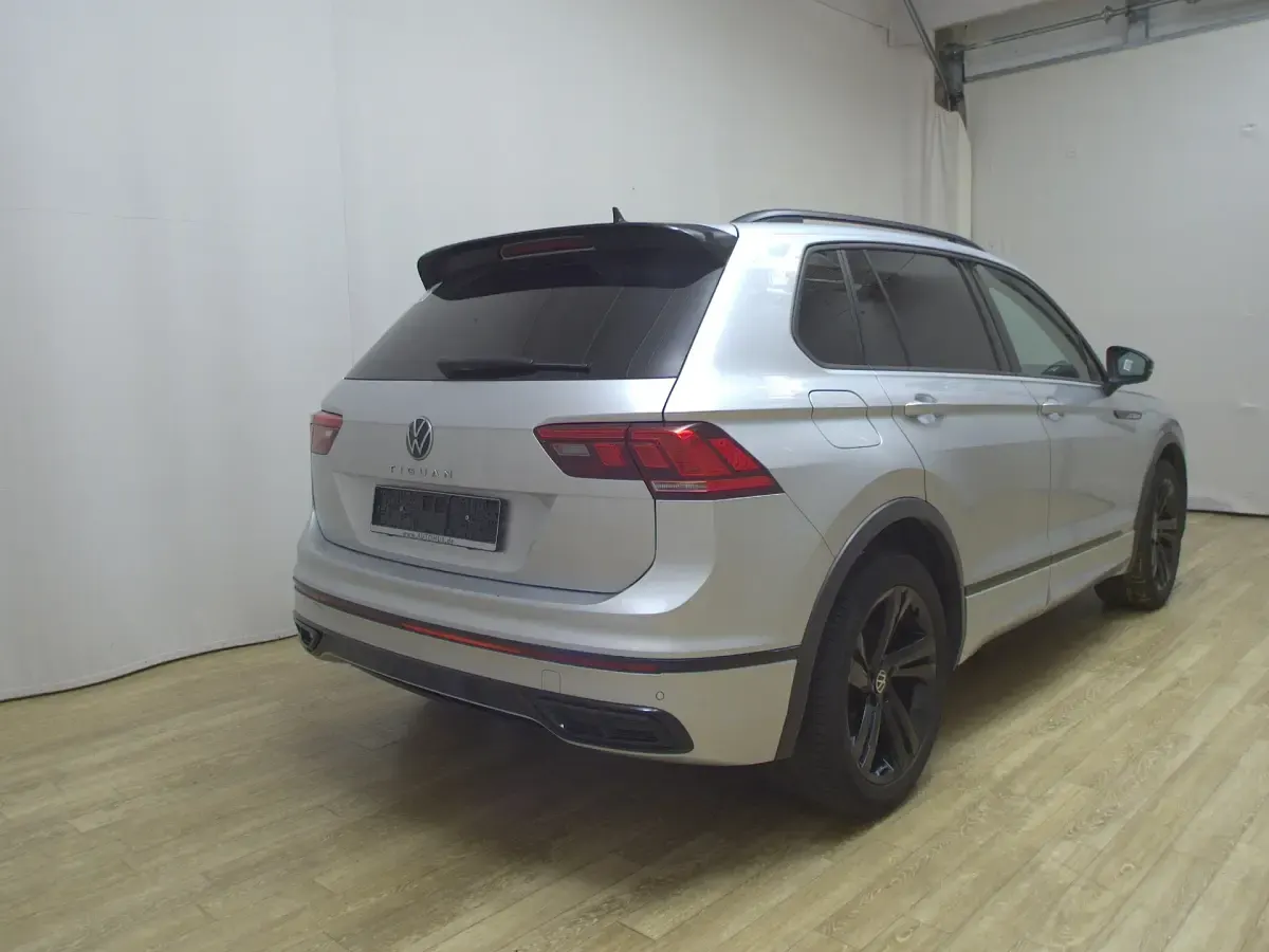 Gebraucht VW Tiguan R-line 150 PS (110 kW) 2022 Silber SUV