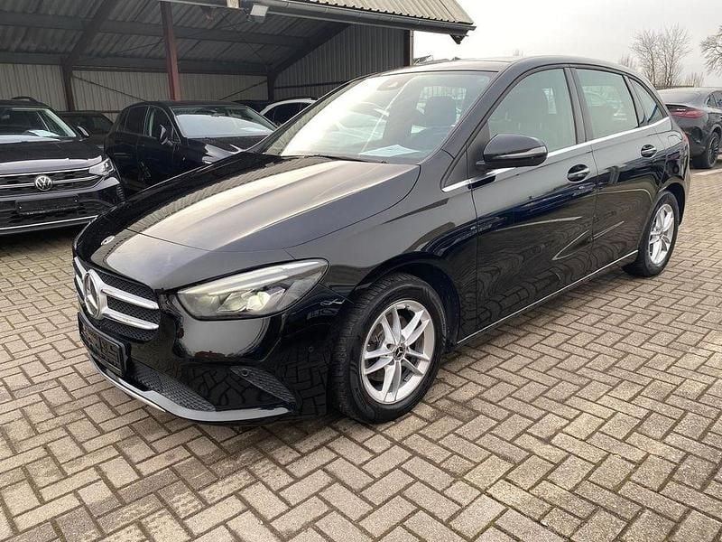 Schwarz Gebraucht 2019 Mercedes B180 Style Van / Kleinbus | 12.700 € (Guter Preis) - Bild 1/4