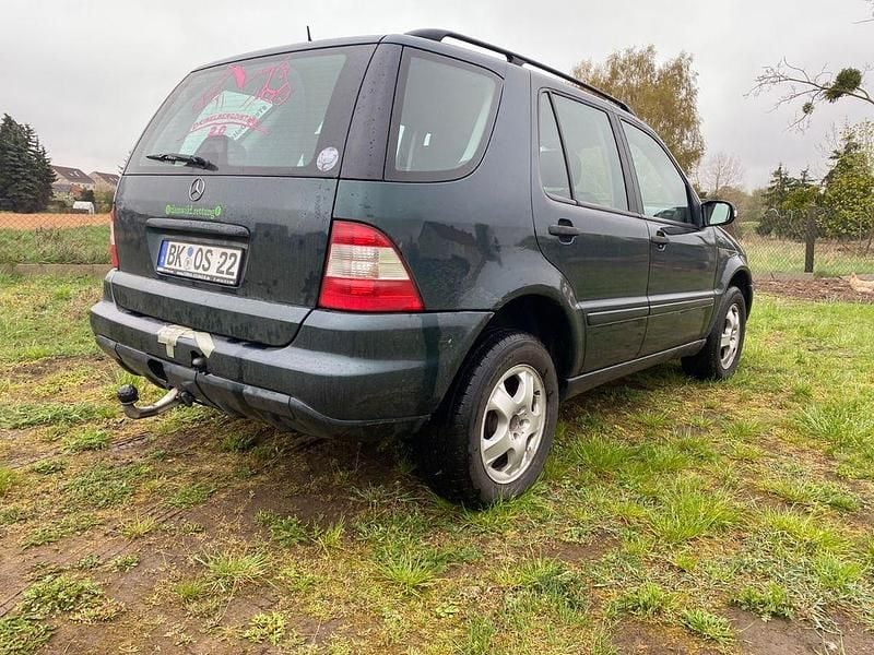 Second-hand Mercedes ML270 163 CP (119 kW) 2001 Verde SUV