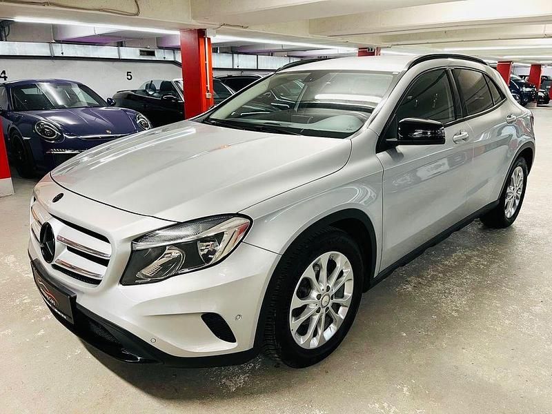 Silber Gebraucht 2015 Mercedes GLA200 SUV | 16.900 € (Superpreis) - Bild 1/4