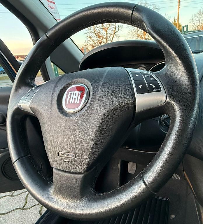 Gebraucht Fiat Punto More 69 PS (50 kW) 2013 Blau Limousine