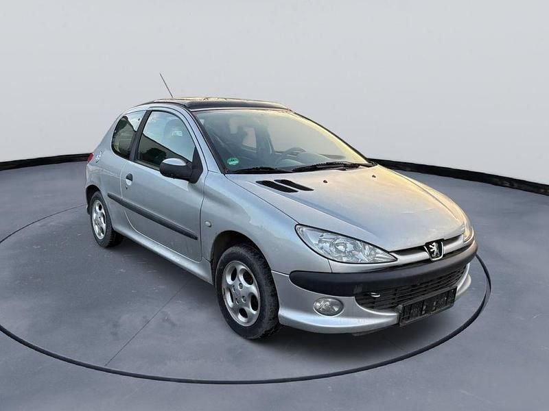 Gebraucht Peugeot 206 Tendance 75 PS (55 kW) 2003 Kleinwagen