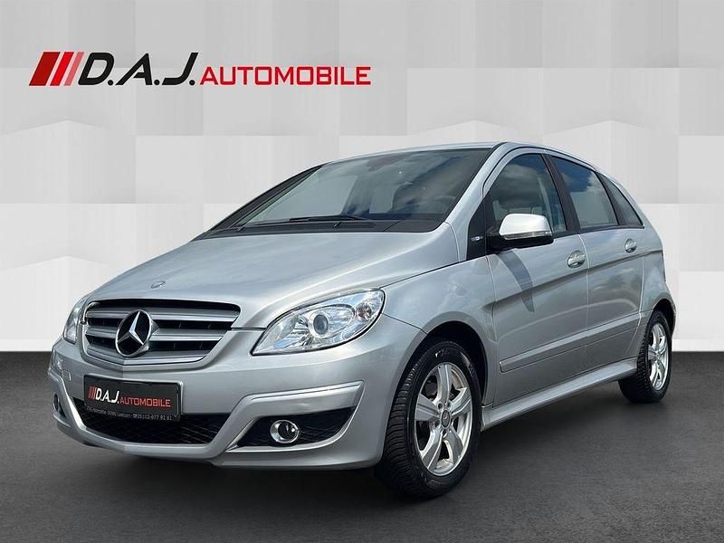 Silber Gebraucht 2010 Mercedes B180 Van / Kleinbus | 7.680 € (Fairer Preis) - Bild 1/4