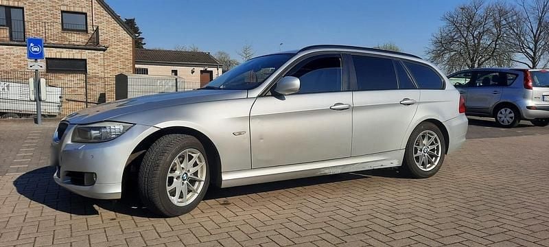 Gebraucht BMW 320 184 PS (135 kW) 2012 Silber Kombi