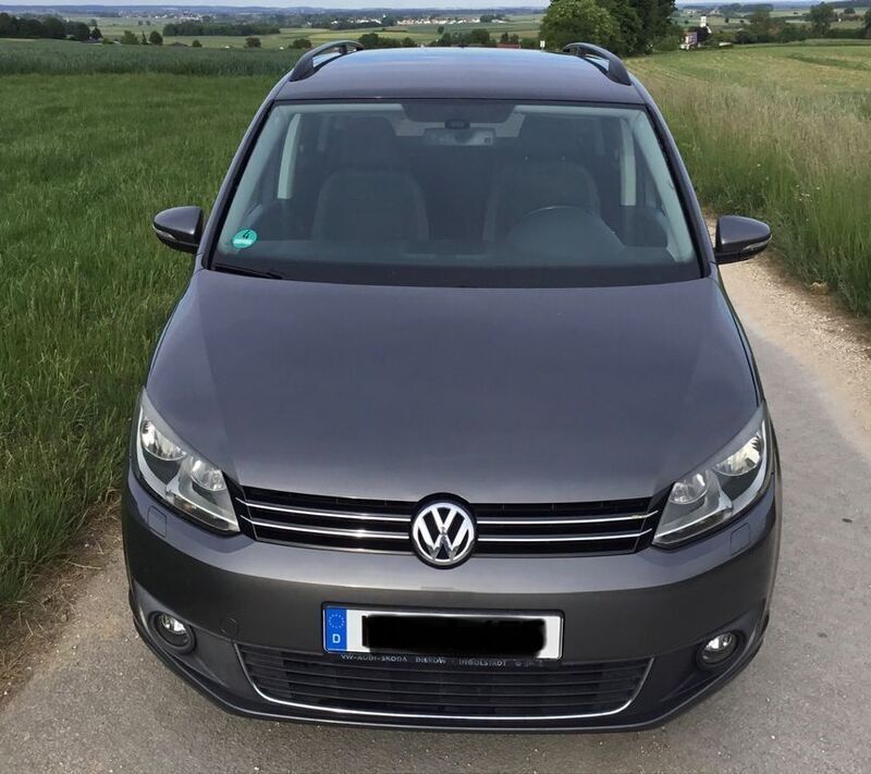 Grau Gebraucht 2010 VW Touran Comfortline Van / Kleinbus | 8.950 € - Bild 1/4
