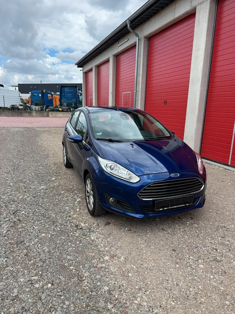 Gebraucht Ford Fiesta Titanium 80 PS (58 kW) 2016 Blau Kleinwagen